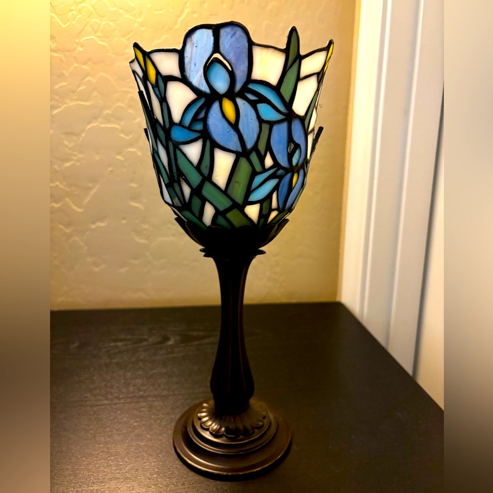 PartyLite Iris Candle Lamp. Tiffany Stained Glass Modaic. Brass Base.